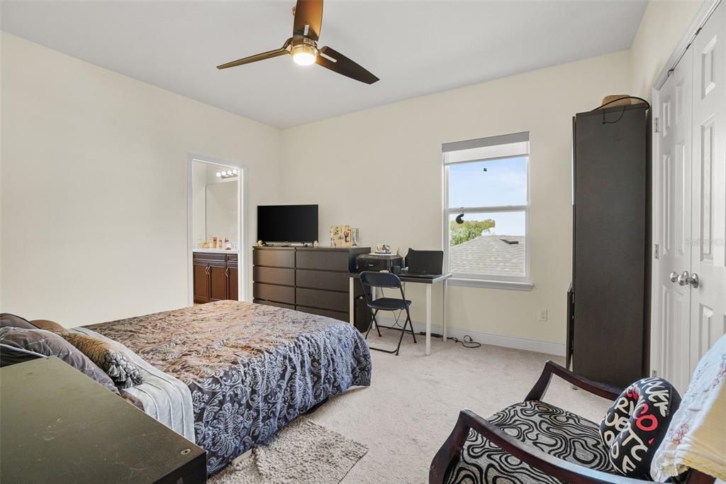 For Sale: $999,000 (6 beds, 5 baths, 4741 Square Feet)