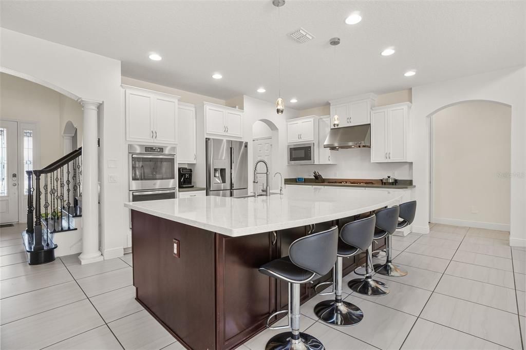 For Sale: $999,000 (6 beds, 5 baths, 4741 Square Feet)