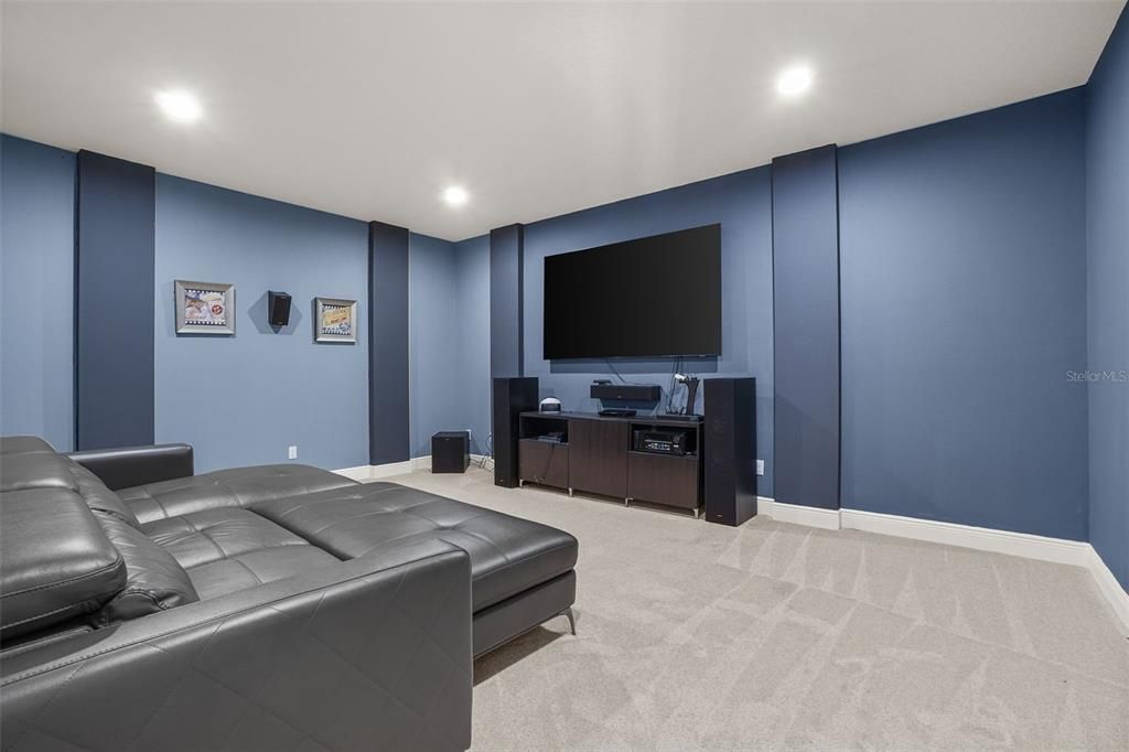 For Sale: $999,000 (6 beds, 5 baths, 4741 Square Feet)