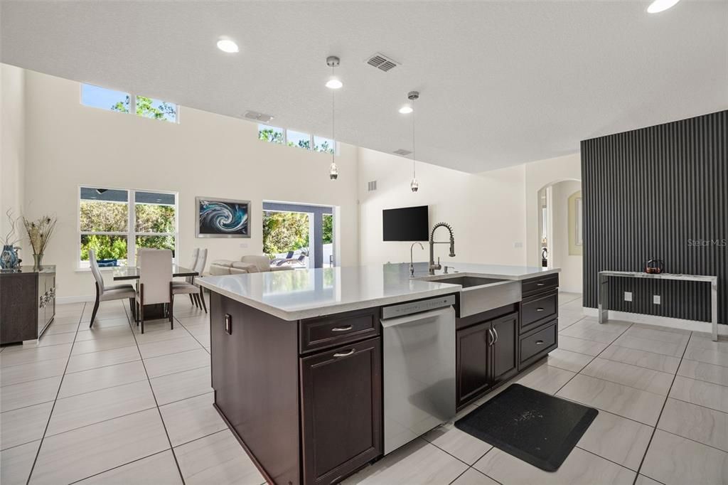 For Sale: $999,000 (6 beds, 5 baths, 4741 Square Feet)