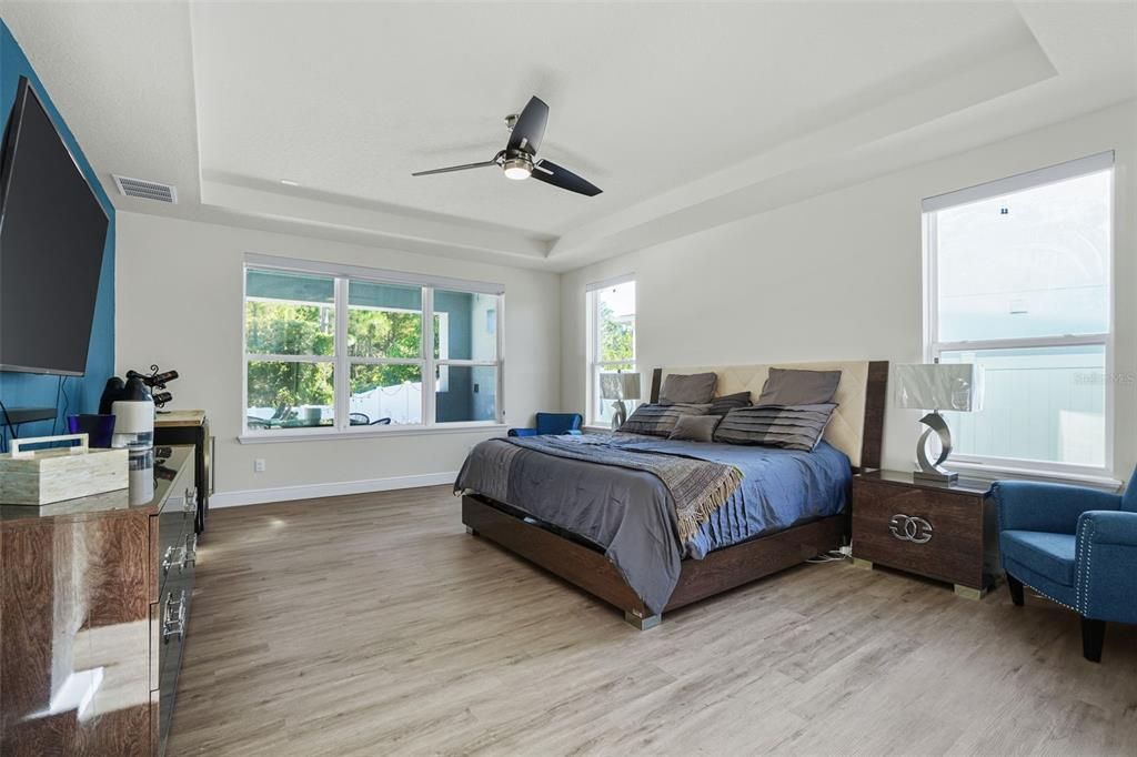 For Sale: $999,000 (6 beds, 5 baths, 4741 Square Feet)