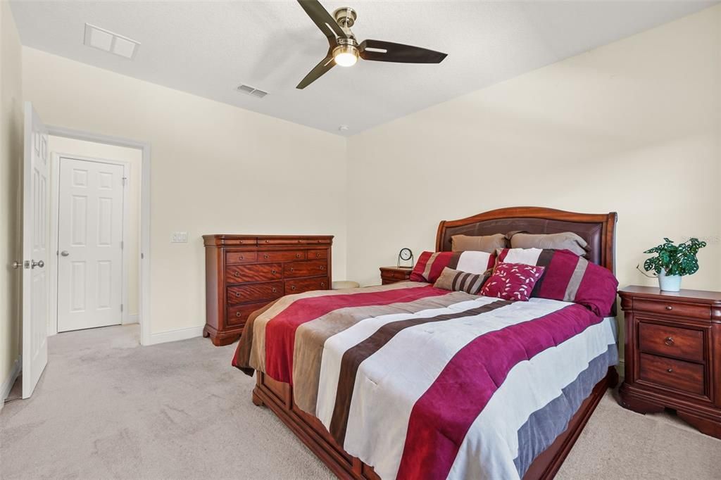 For Sale: $999,000 (6 beds, 5 baths, 4741 Square Feet)