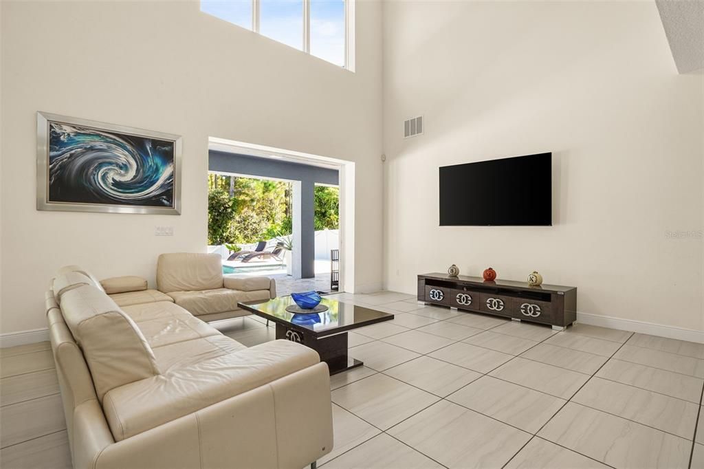 For Sale: $999,000 (6 beds, 5 baths, 4741 Square Feet)