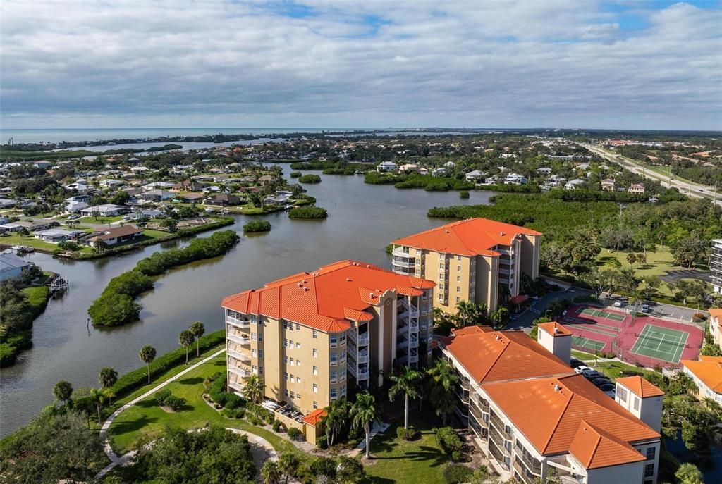 For Sale: $949,000 (3 beds, 3 baths, 3771 Square Feet)