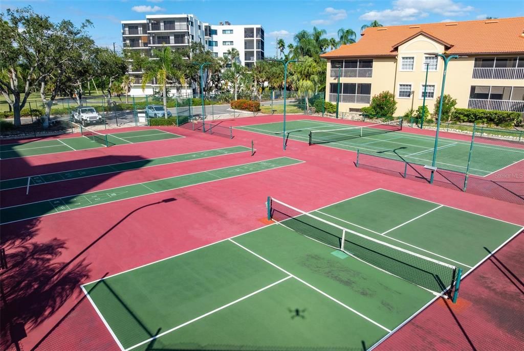 For Sale: $949,000 (3 beds, 3 baths, 3771 Square Feet)