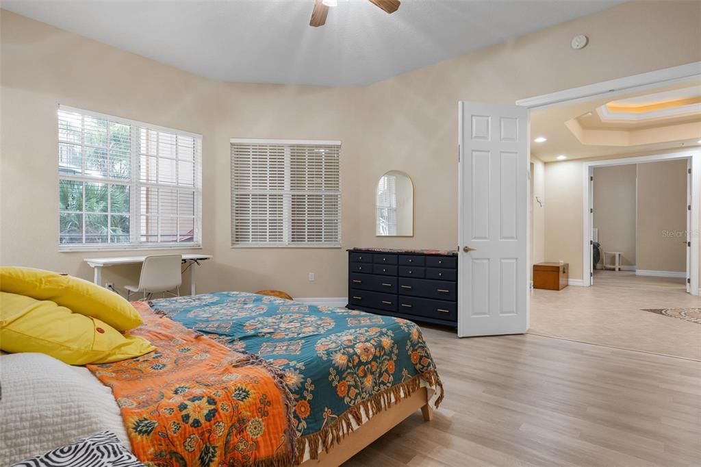 For Sale: $949,000 (3 beds, 3 baths, 3771 Square Feet)