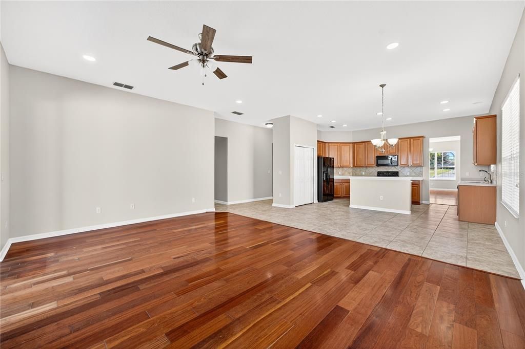 Active With Contract: $434,900 (4 beds, 2 baths, 2567 Square Feet)