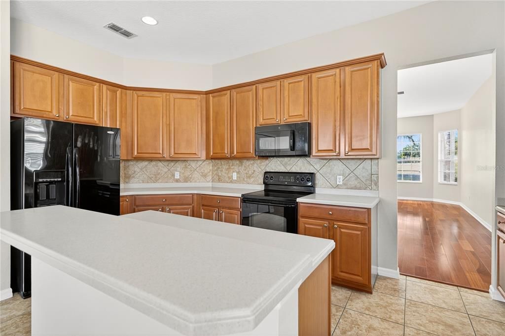 Active With Contract: $434,900 (4 beds, 2 baths, 2567 Square Feet)