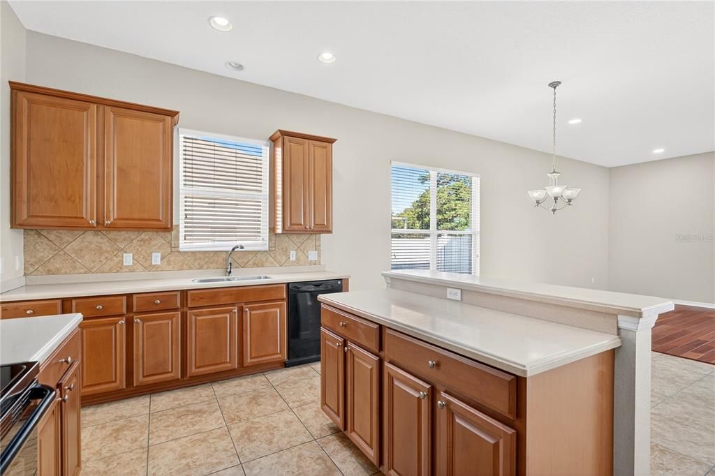 Active With Contract: $434,900 (4 beds, 2 baths, 2567 Square Feet)