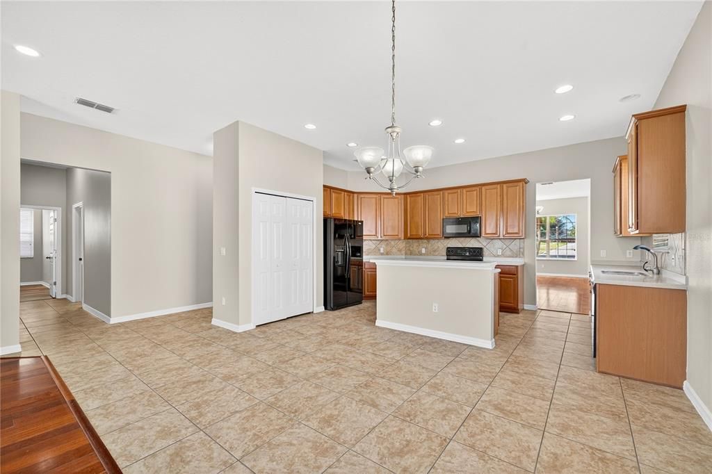 Active With Contract: $434,900 (4 beds, 2 baths, 2567 Square Feet)