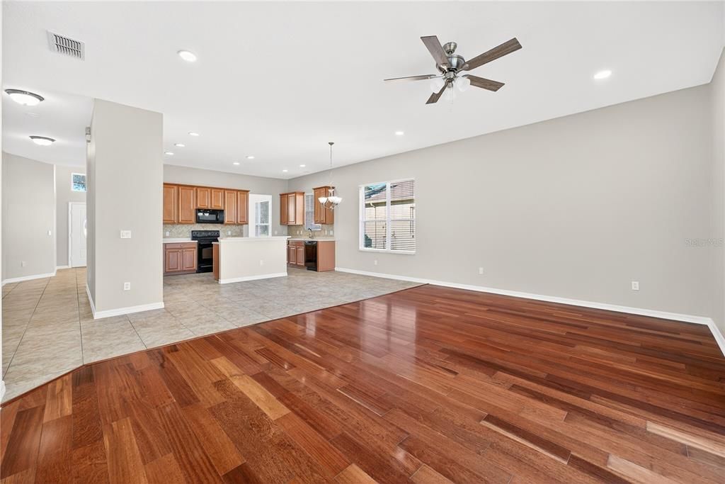 Active With Contract: $434,900 (4 beds, 2 baths, 2567 Square Feet)