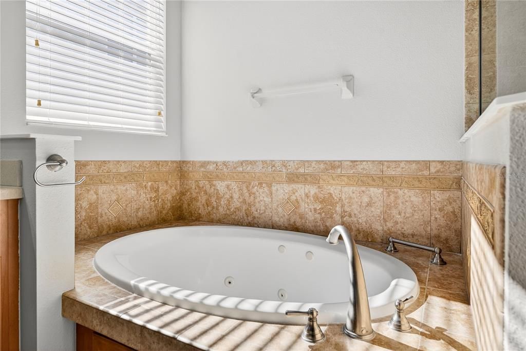 Active With Contract: $434,900 (4 beds, 2 baths, 2567 Square Feet)