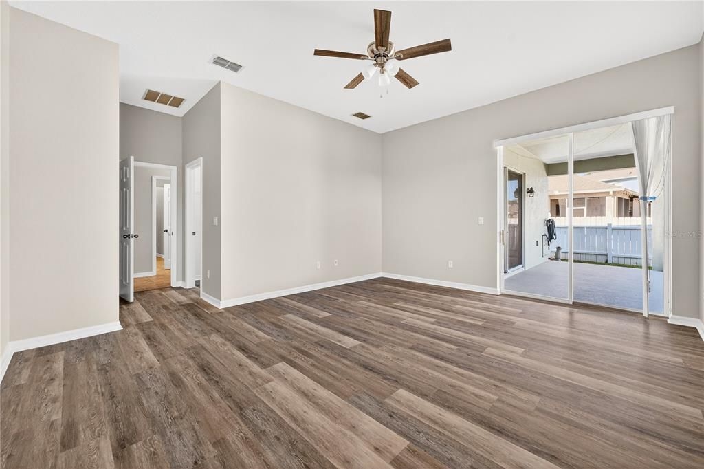 Active With Contract: $434,900 (4 beds, 2 baths, 2567 Square Feet)