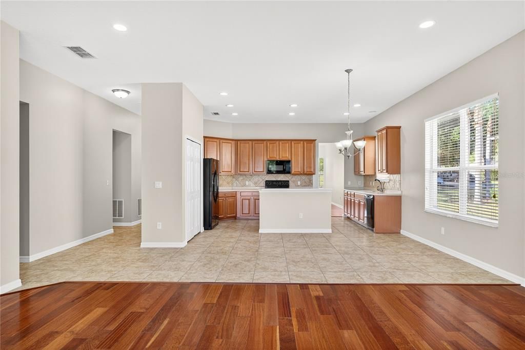 Active With Contract: $434,900 (4 beds, 2 baths, 2567 Square Feet)