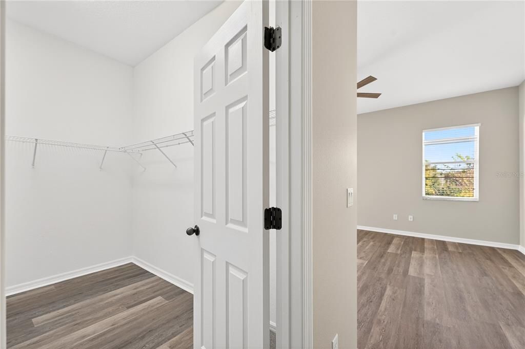 Active With Contract: $434,900 (4 beds, 2 baths, 2567 Square Feet)