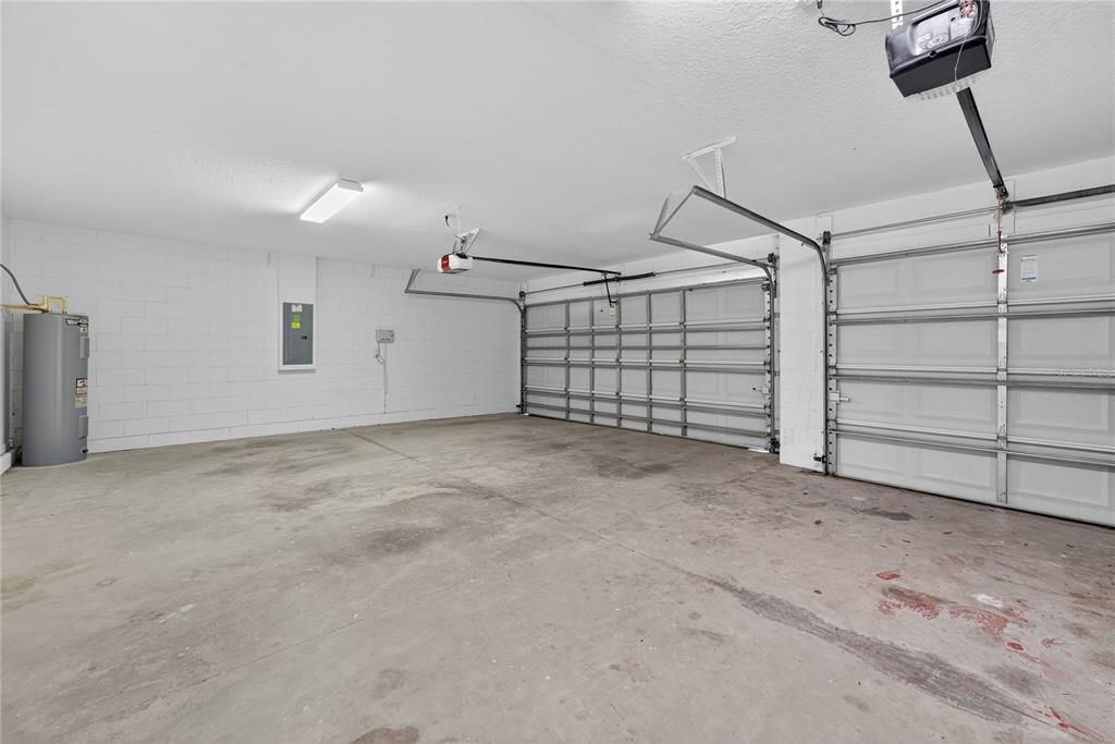 Active With Contract: $434,900 (4 beds, 2 baths, 2567 Square Feet)