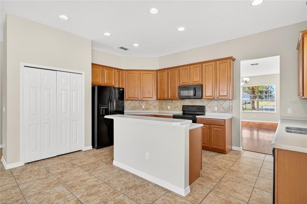 Active With Contract: $434,900 (4 beds, 2 baths, 2567 Square Feet)