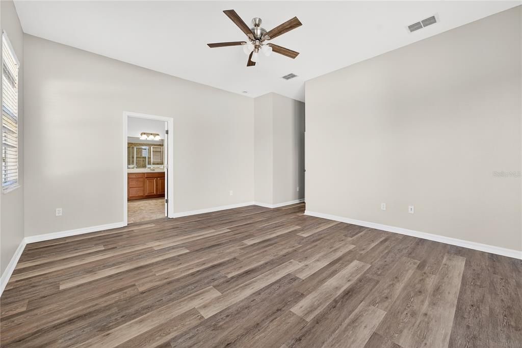 Active With Contract: $434,900 (4 beds, 2 baths, 2567 Square Feet)