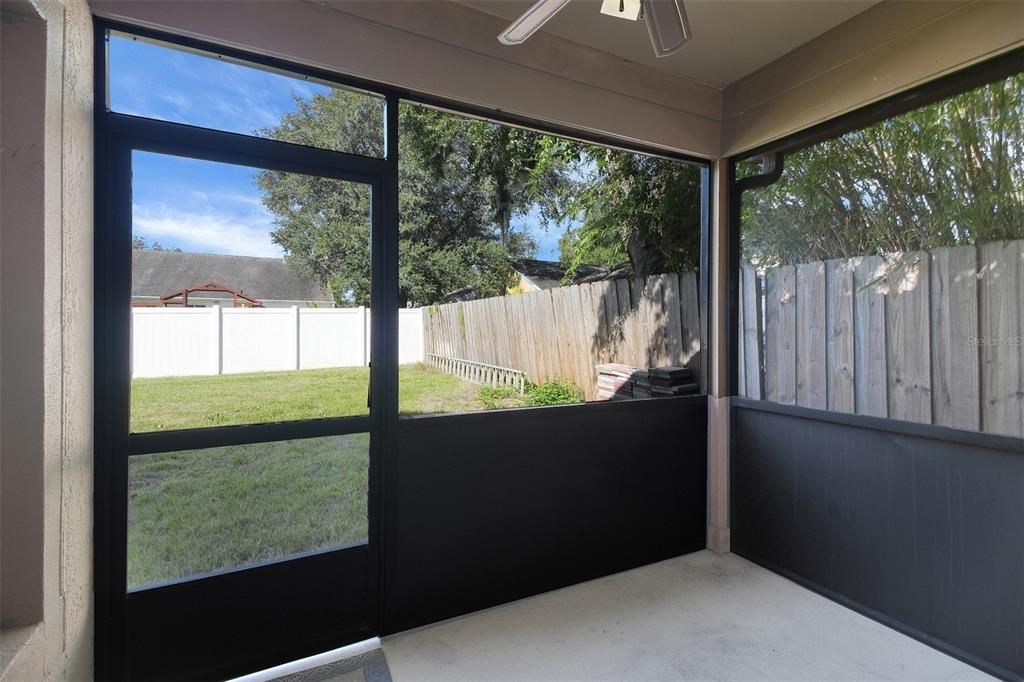 合同活跃: $399,900 (4 贝兹, 2 浴室, 1860 平方英尺)