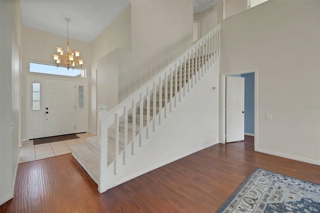 合同活跃: $399,900 (4 贝兹, 2 浴室, 1860 平方英尺)