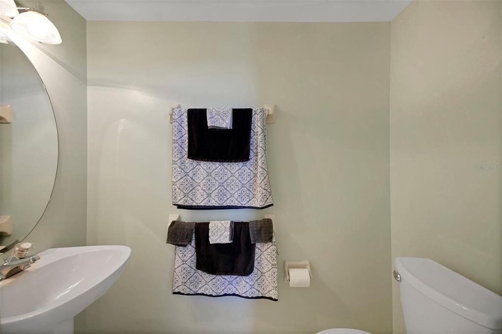 合同活跃: $399,900 (4 贝兹, 2 浴室, 1860 平方英尺)