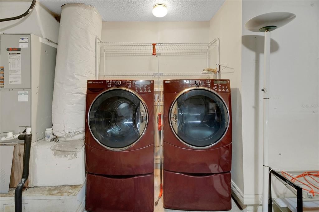 合同活跃: $399,900 (4 贝兹, 2 浴室, 1860 平方英尺)