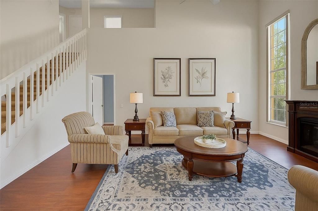 合同活跃: $399,900 (4 贝兹, 2 浴室, 1860 平方英尺)