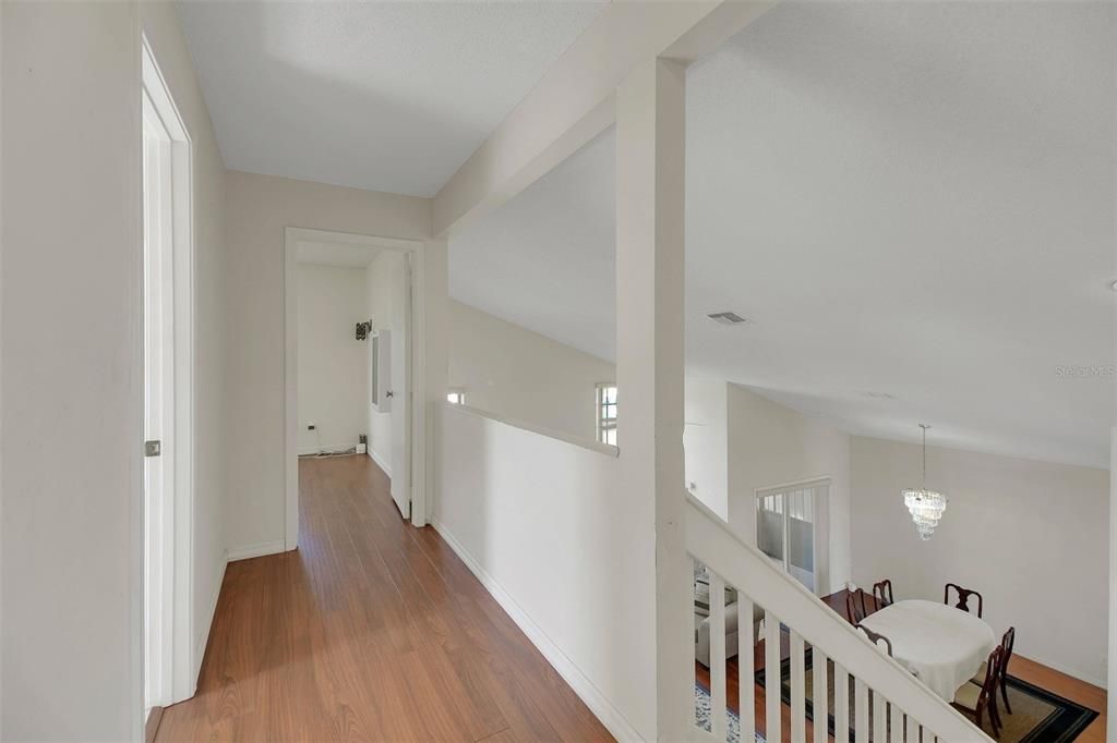 合同活跃: $399,900 (4 贝兹, 2 浴室, 1860 平方英尺)