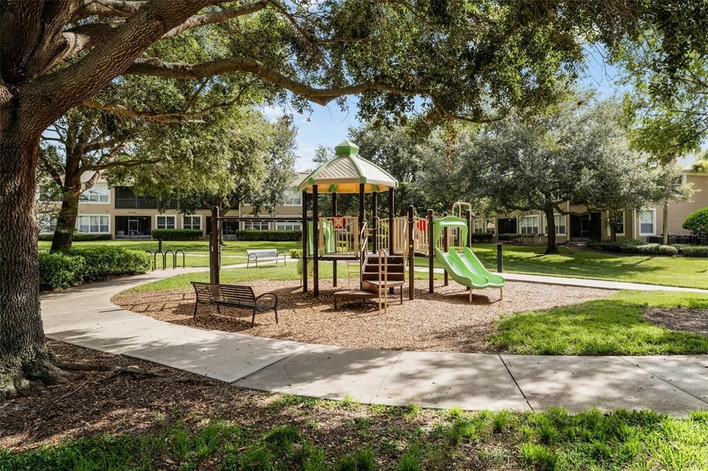 合同活跃: $289,000 (2 贝兹, 2 浴室, 1438 平方英尺)