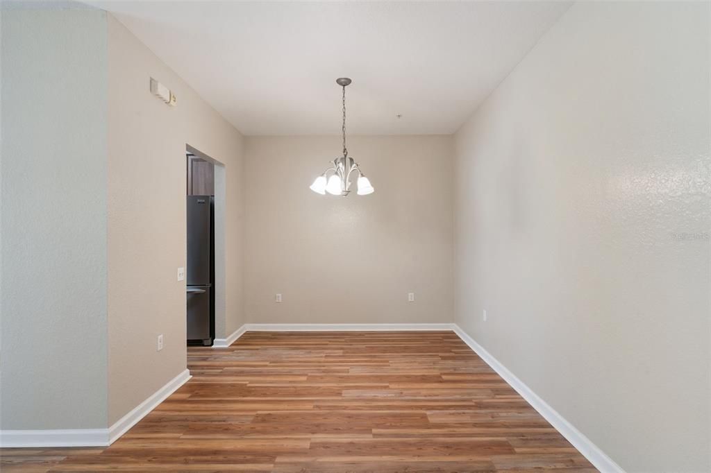 合同活跃: $289,000 (2 贝兹, 2 浴室, 1438 平方英尺)