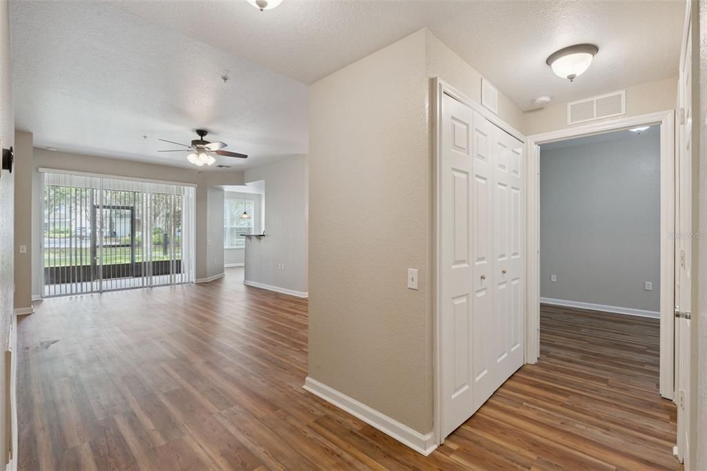 合同活跃: $289,000 (2 贝兹, 2 浴室, 1438 平方英尺)