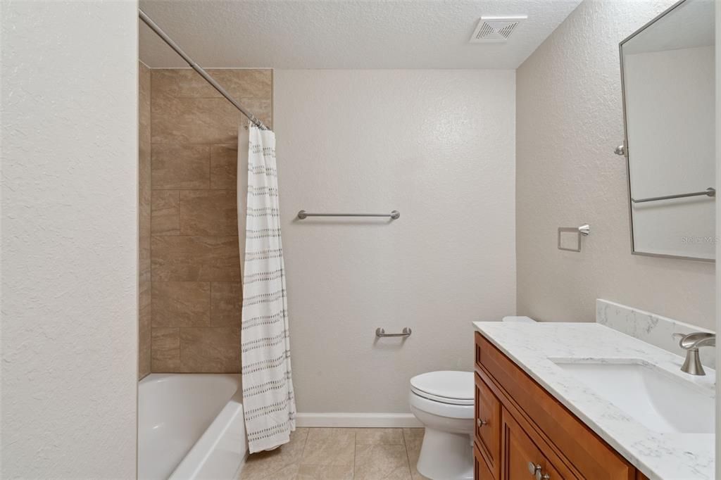 合同活跃: $289,000 (2 贝兹, 2 浴室, 1438 平方英尺)