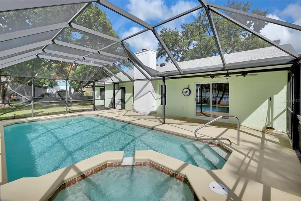 合同活跃: $345,000 (3 贝兹, 2 浴室, 1497 平方英尺)