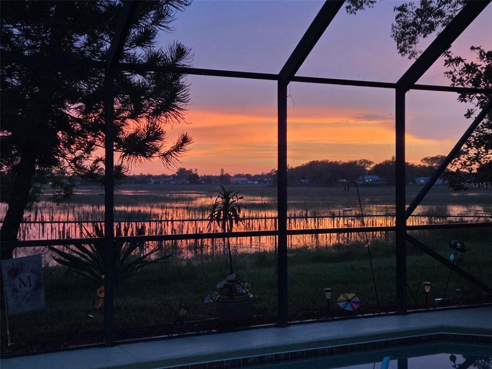 合同活跃: $345,000 (3 贝兹, 2 浴室, 1497 平方英尺)