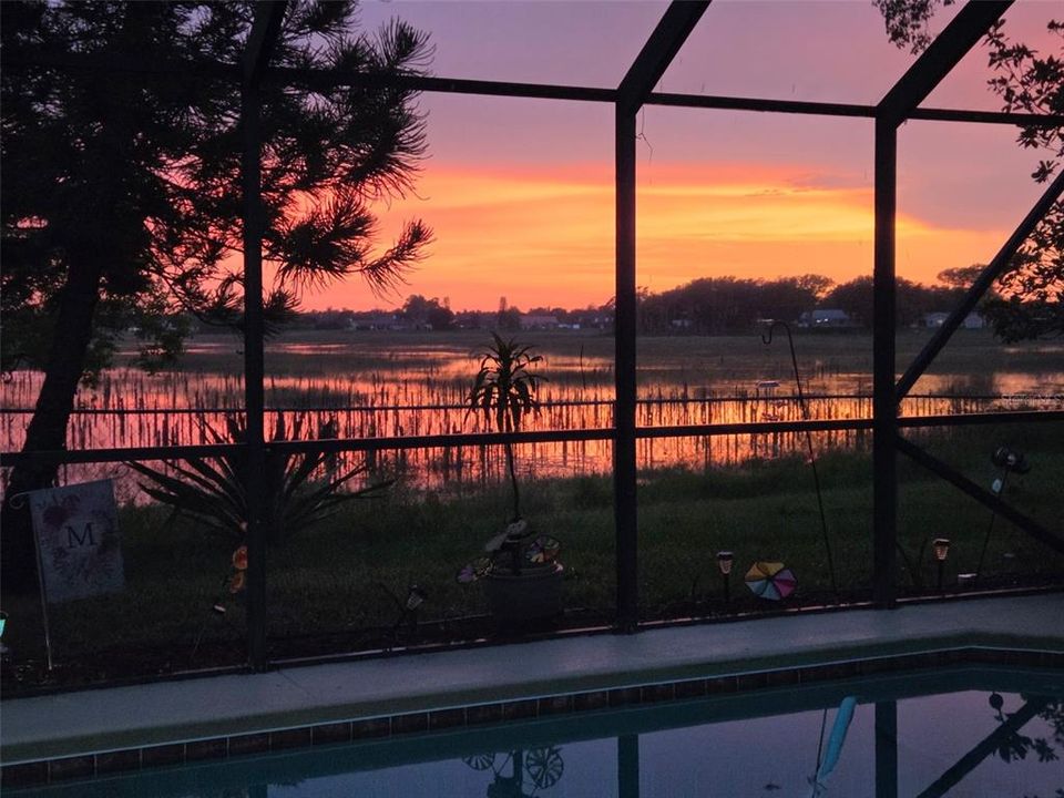 合同活跃: $345,000 (3 贝兹, 2 浴室, 1497 平方英尺)