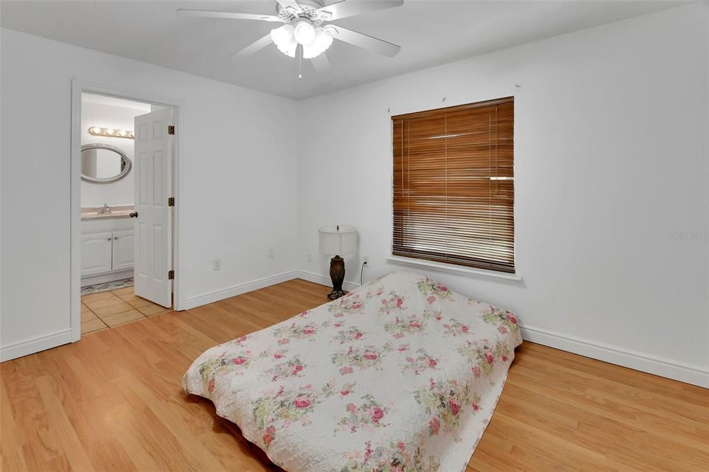 合同活跃: $345,000 (3 贝兹, 2 浴室, 1497 平方英尺)