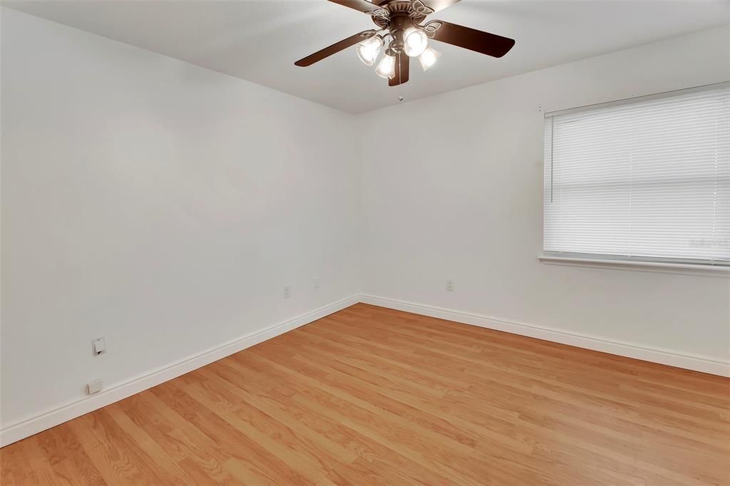 合同活跃: $345,000 (3 贝兹, 2 浴室, 1497 平方英尺)