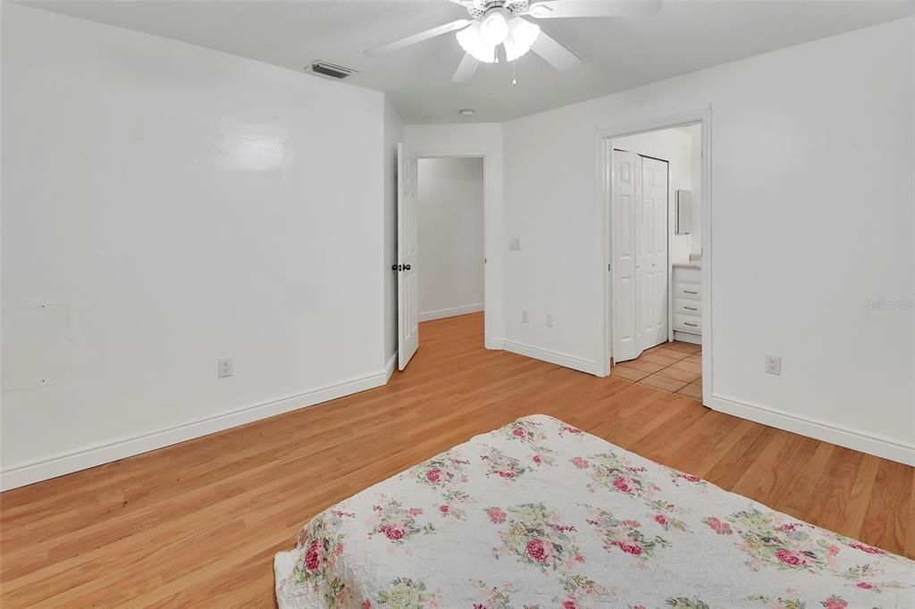 合同活跃: $345,000 (3 贝兹, 2 浴室, 1497 平方英尺)