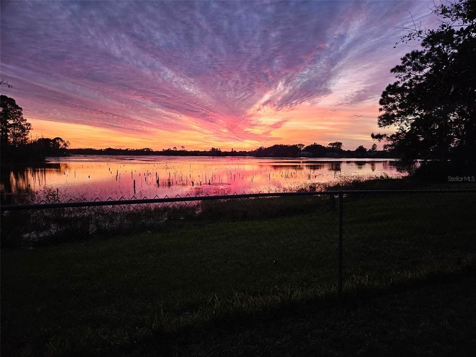 合同活跃: $345,000 (3 贝兹, 2 浴室, 1497 平方英尺)