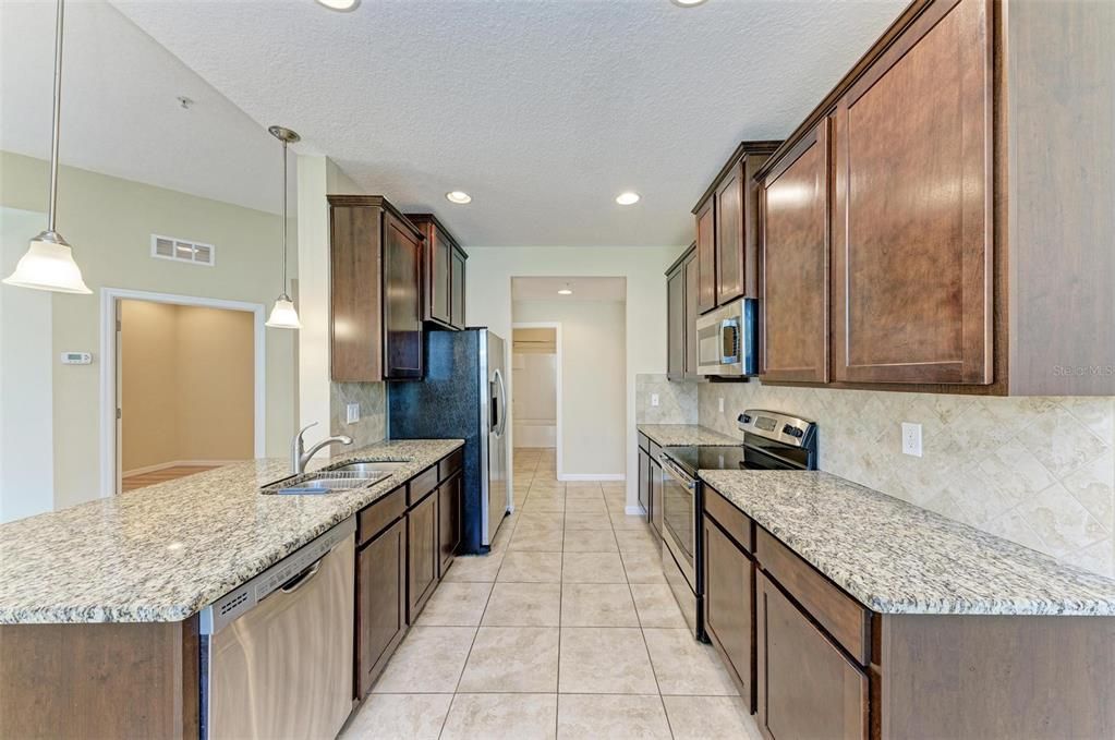 Active With Contract: $274,500 (2 beds, 2 baths, 1397 Square Feet)