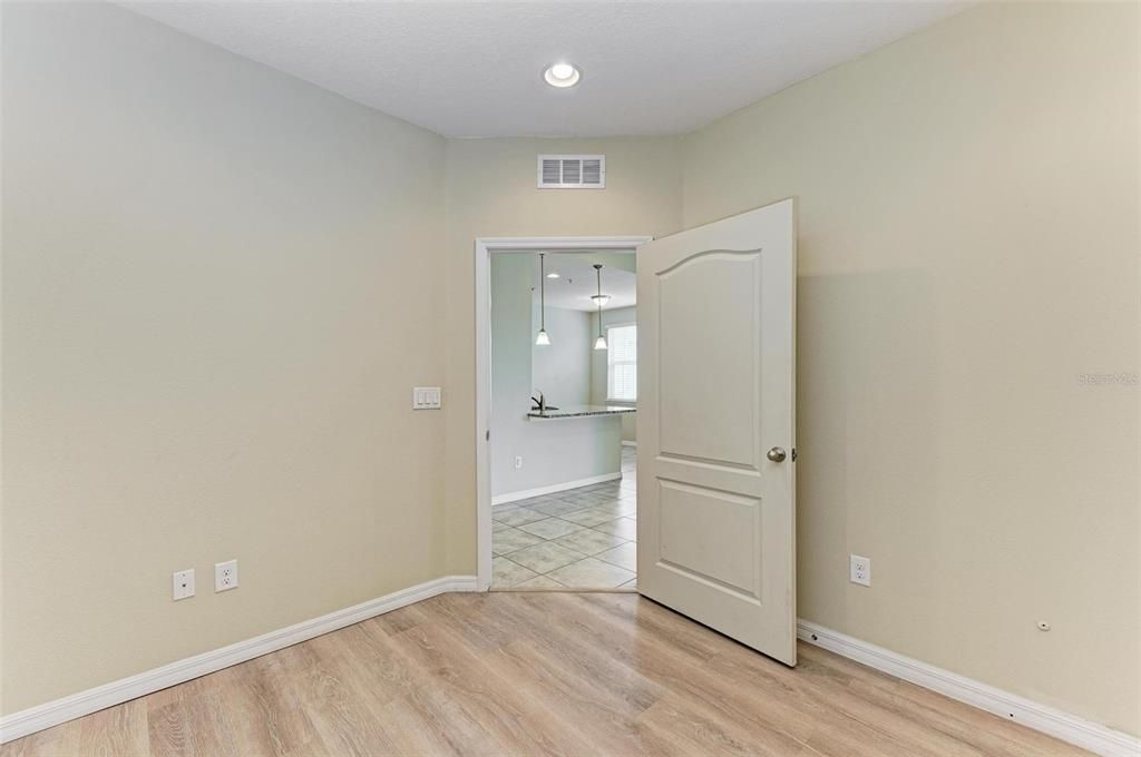 Active With Contract: $274,500 (2 beds, 2 baths, 1397 Square Feet)