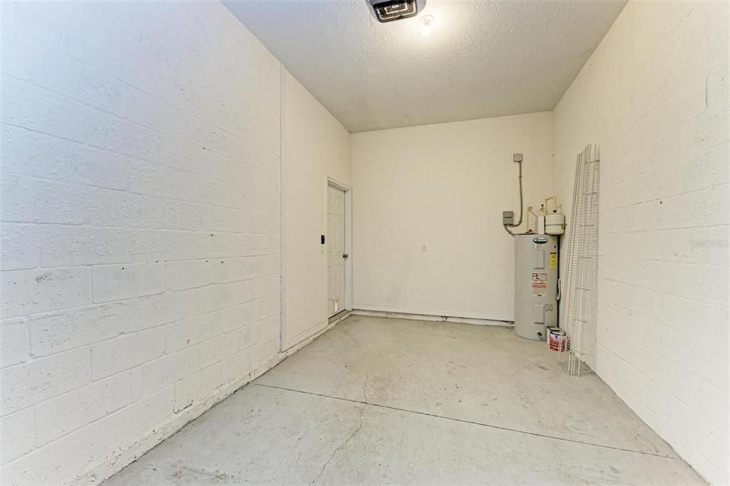 Active With Contract: $274,500 (2 beds, 2 baths, 1397 Square Feet)