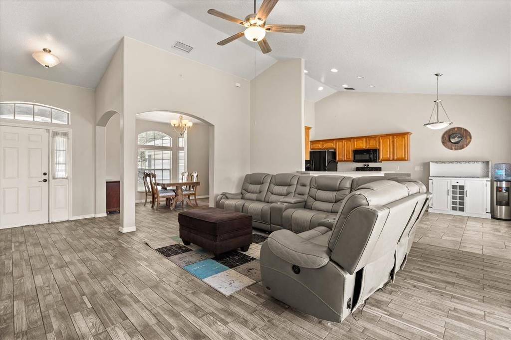 待售: $395,000 (3 贝兹, 2 浴室, 1707 平方英尺)