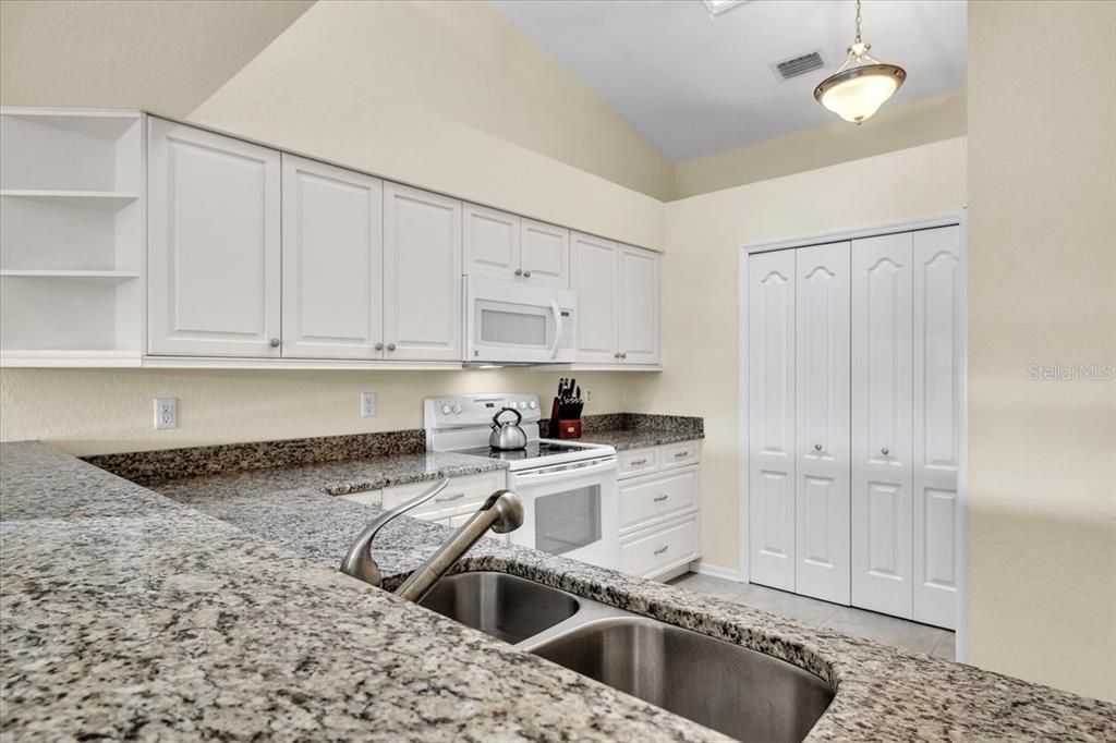 For Sale: $249,900 (3 beds, 2 baths, 1460 Square Feet)