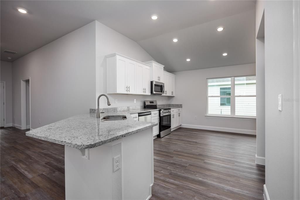 待售: $359,000 (4 贝兹, 2 浴室, 1820 平方英尺)