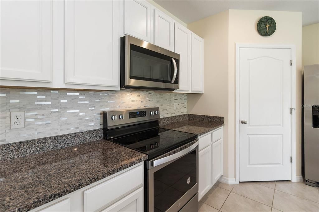 На продажу: $410,000 (4 спален, 2 ванн, 1846 Квадратных фут)