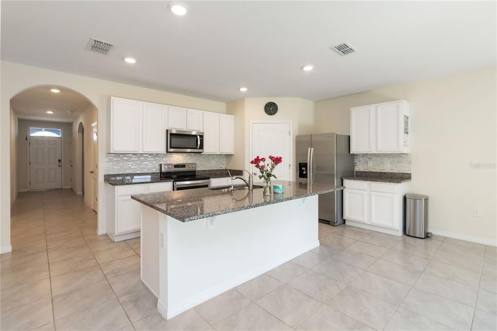 На продажу: $410,000 (4 спален, 2 ванн, 1846 Квадратных фут)