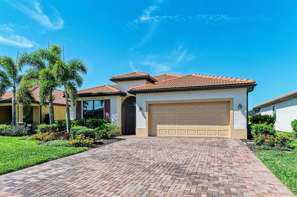 For Sale: $680,000 (3 beds, 3 baths, 2217 Square Feet)