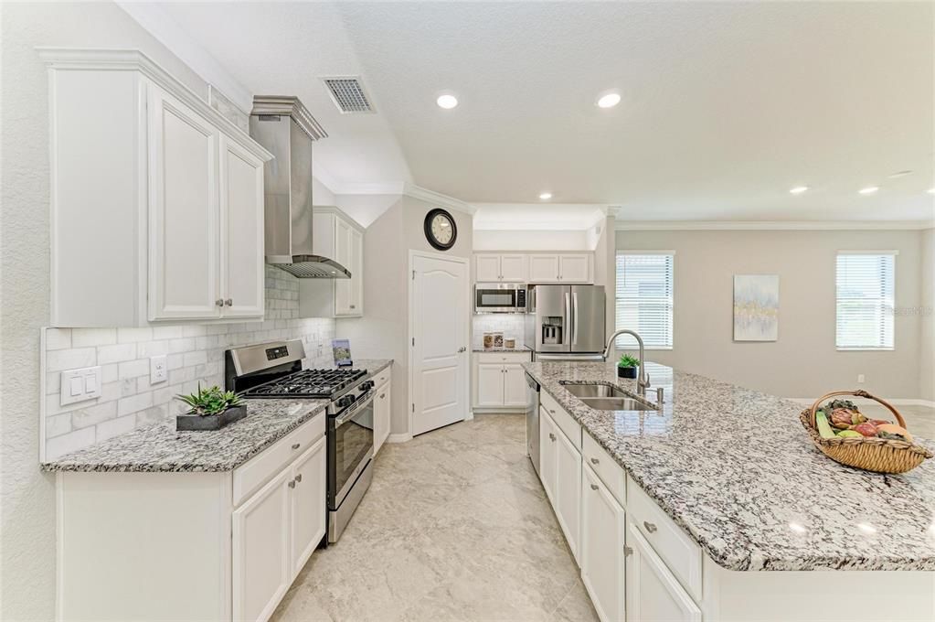 For Sale: $680,000 (3 beds, 3 baths, 2217 Square Feet)