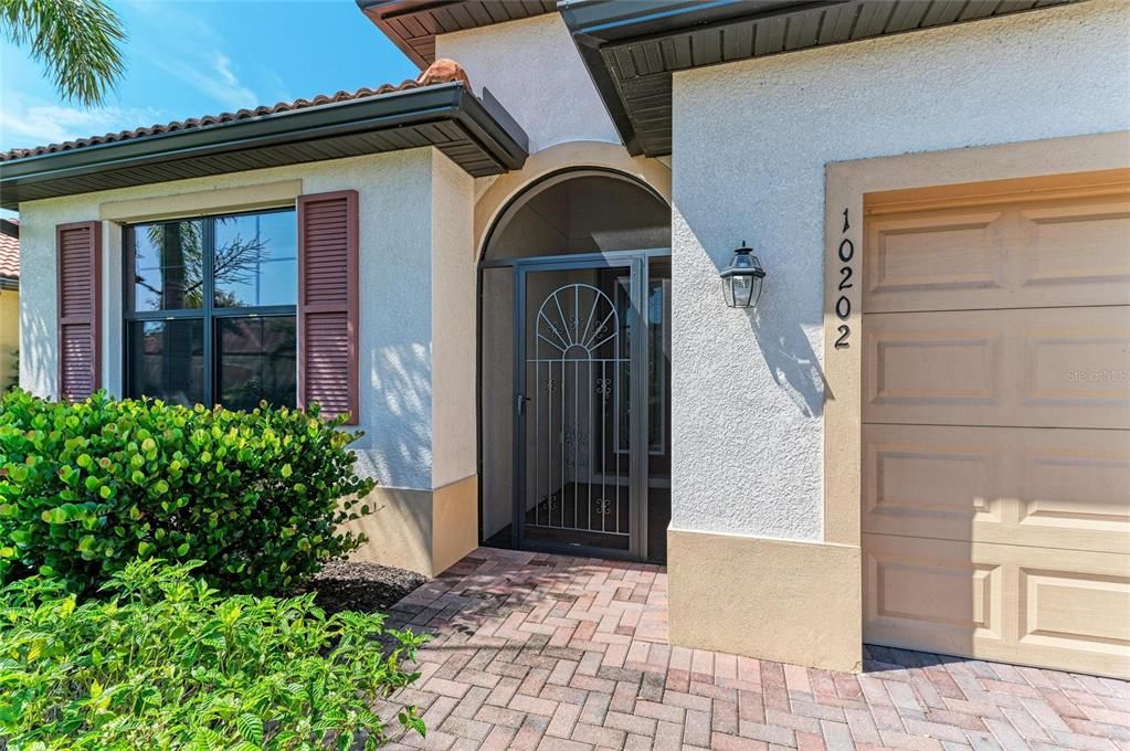 For Sale: $680,000 (3 beds, 3 baths, 2217 Square Feet)